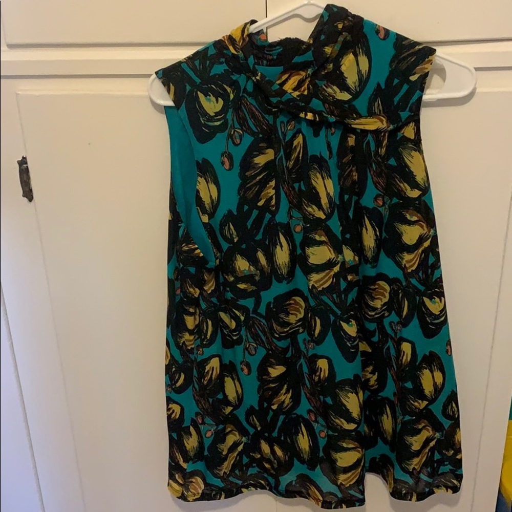 Flower sleeveless blouse